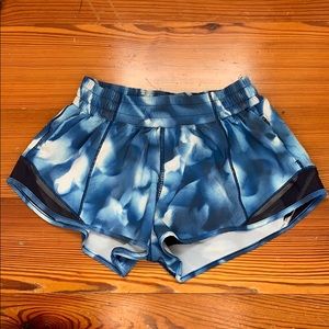 Lululemon Hotty Hot Short regular - size 4